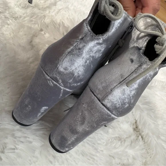 Stuart Weitzman Grandiose Silver Gray Heeled Boots 5 - Picture 9 of 12